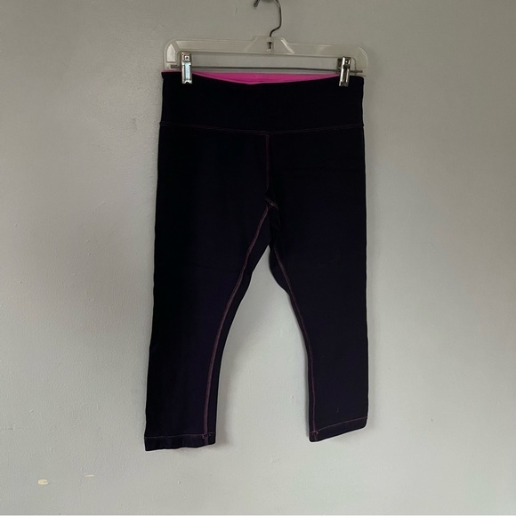 LuluLemon Reversible Athletic Workout Legging Capris Pink Medium 8 - Picture 2 of 9
